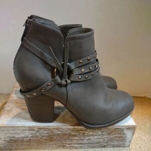 👍 Western Dominique Nicole Size 10 Grey Booties  Harness Studded A14